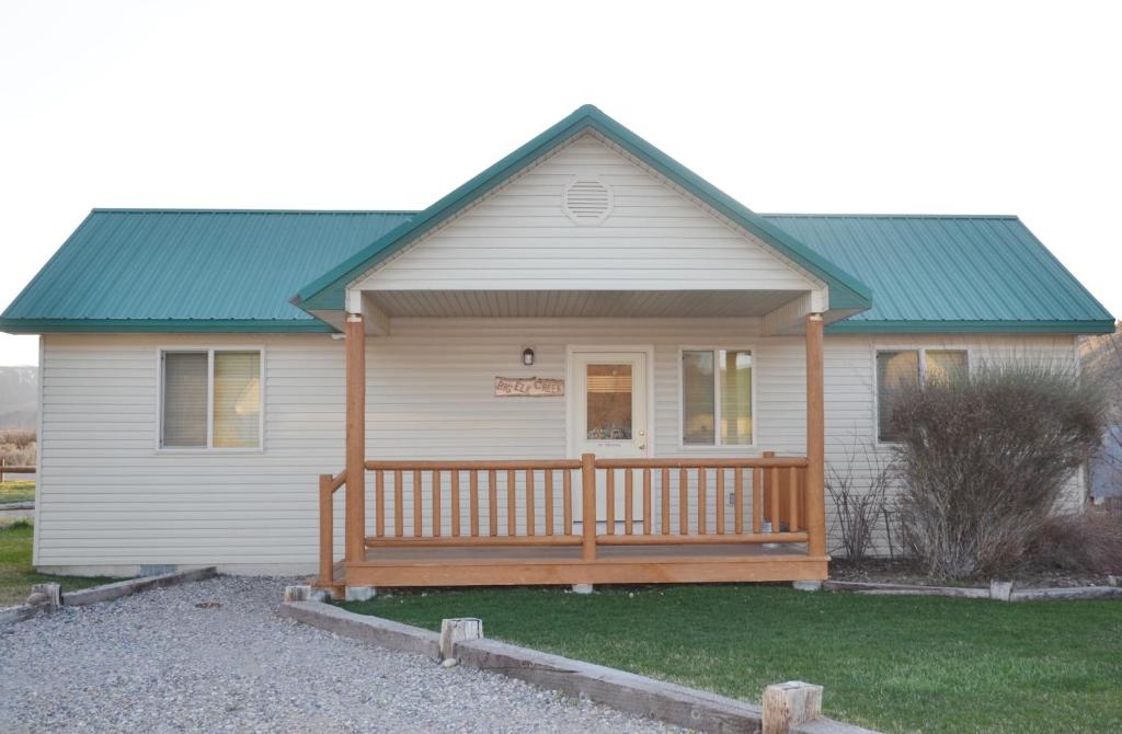 Sleepy J Cabins - image 3