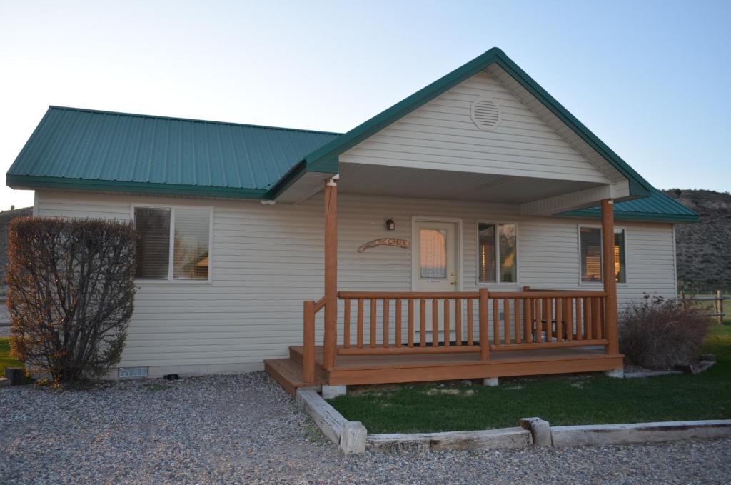 Sleepy J Cabins - image 6