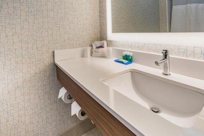 Holiday Inn Express Hotel & Suites Swansea an IHG Hotel - image 21