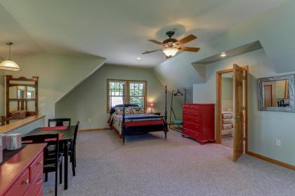 Lake Breeze Studio - image 14