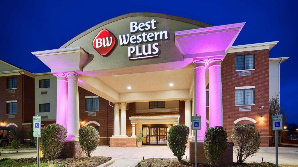Best Western Plus Sweetwater Inn & Suites - image 2
