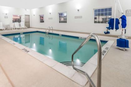 Microtel Inn and Suites by Wyndham Sweetwater - image 13
