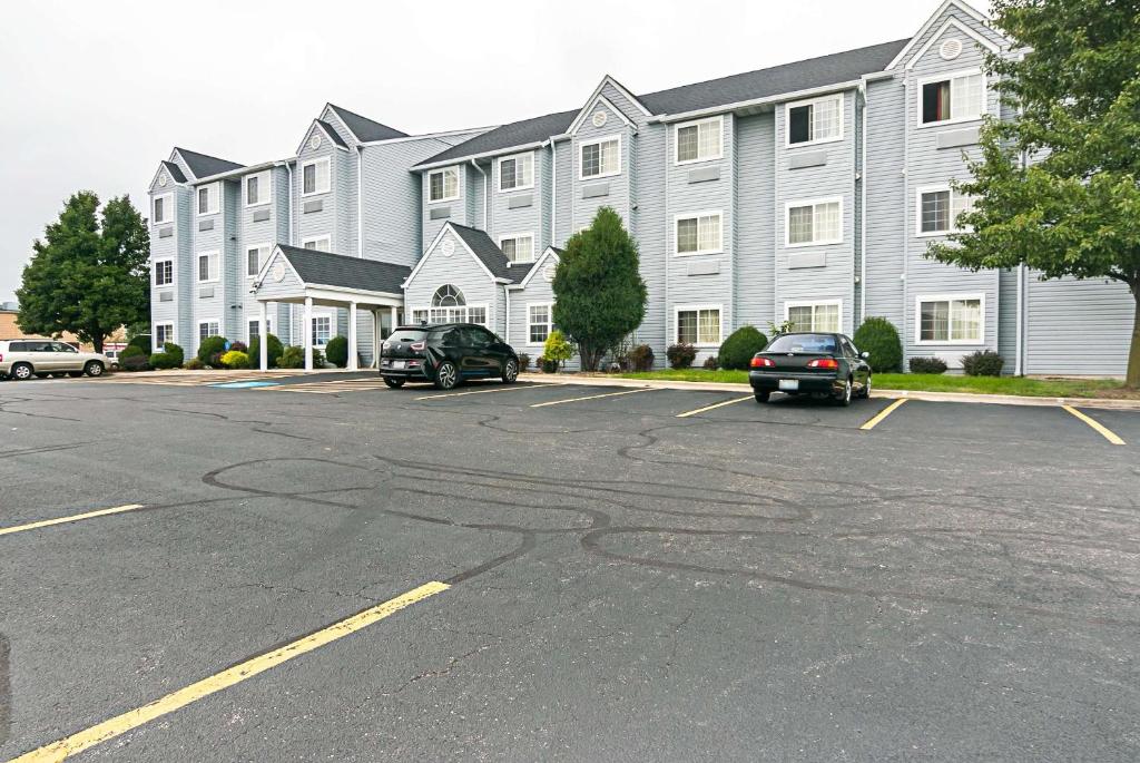 Motel 6-Sycamore IL - main image