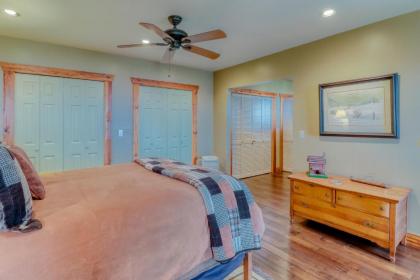 2 Bed 2 Bath Vacation home in Whittier VI - image 11