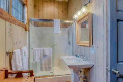 2 Bed 2 Bath Vacation home in Whittier VI - image 14