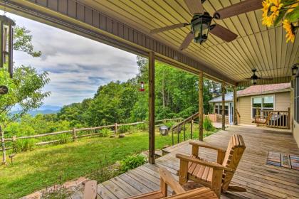 Peaceful mountain Hideaway on 6 Scenic Acres
