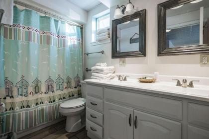 Carbone's Beachside Suites - image 12