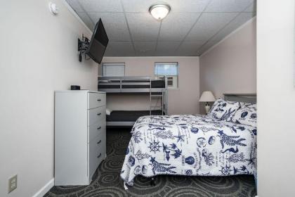 Carbone's Beachside Suites - image 13