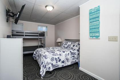 Carbone's Beachside Suites - image 15