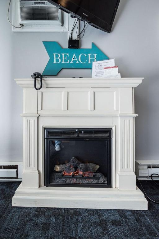 Carbone's Beachside Suites - image 3