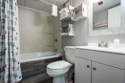 Carbone's Beachside Suites - image 4