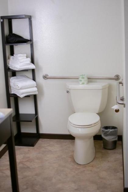Boarders Inn & Suites by Cobblestone Hotels - Syracuse - image 14