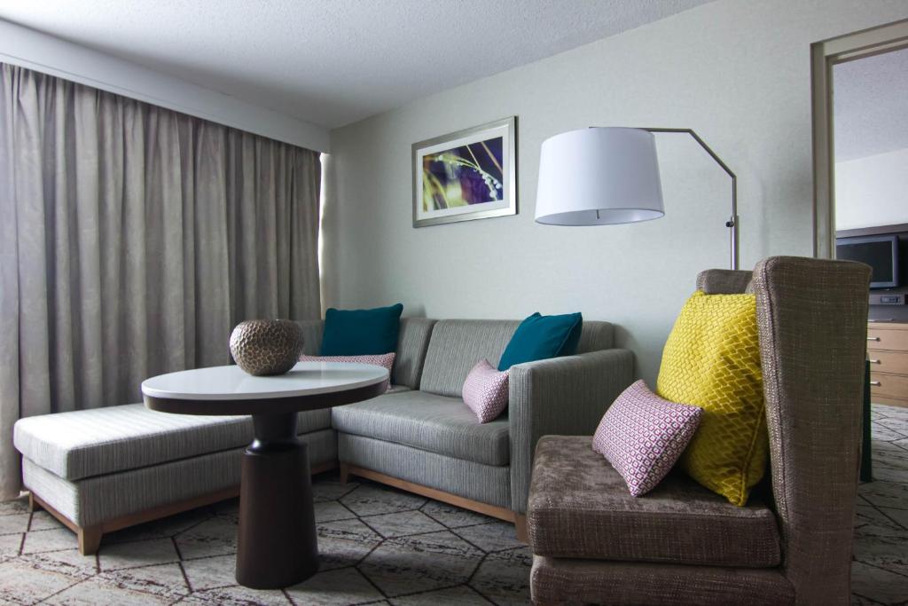 Crowne Plaza Syracuse an IHG Hotel - image 7