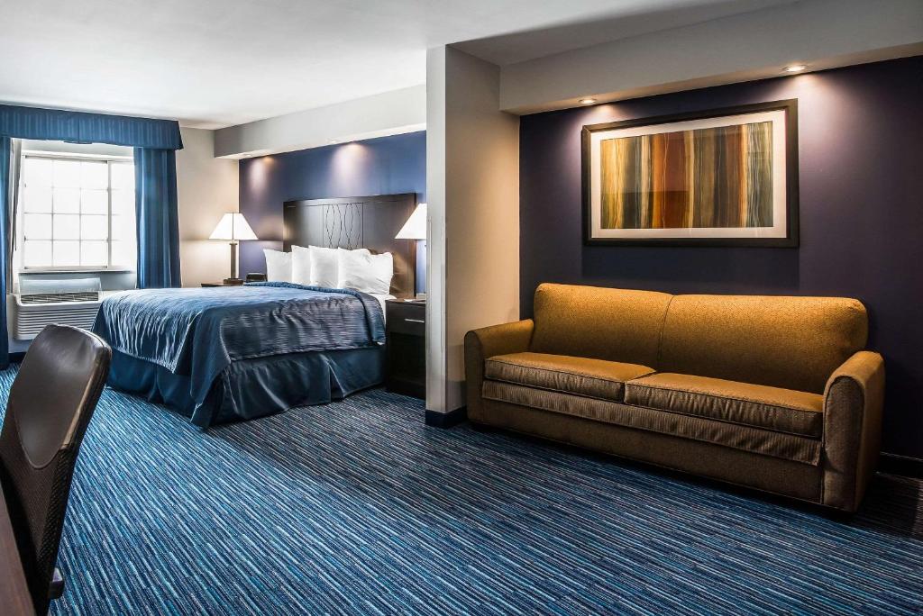 Quality Inn & Suites Downtown - image 5