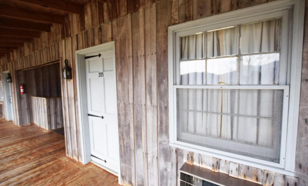 Graves Mountain Farm & Lodges - image 2