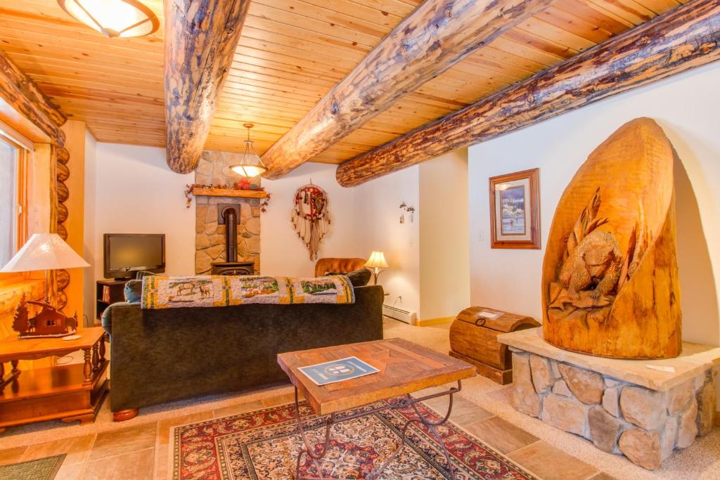 Bear Hollow Cabin - image 3