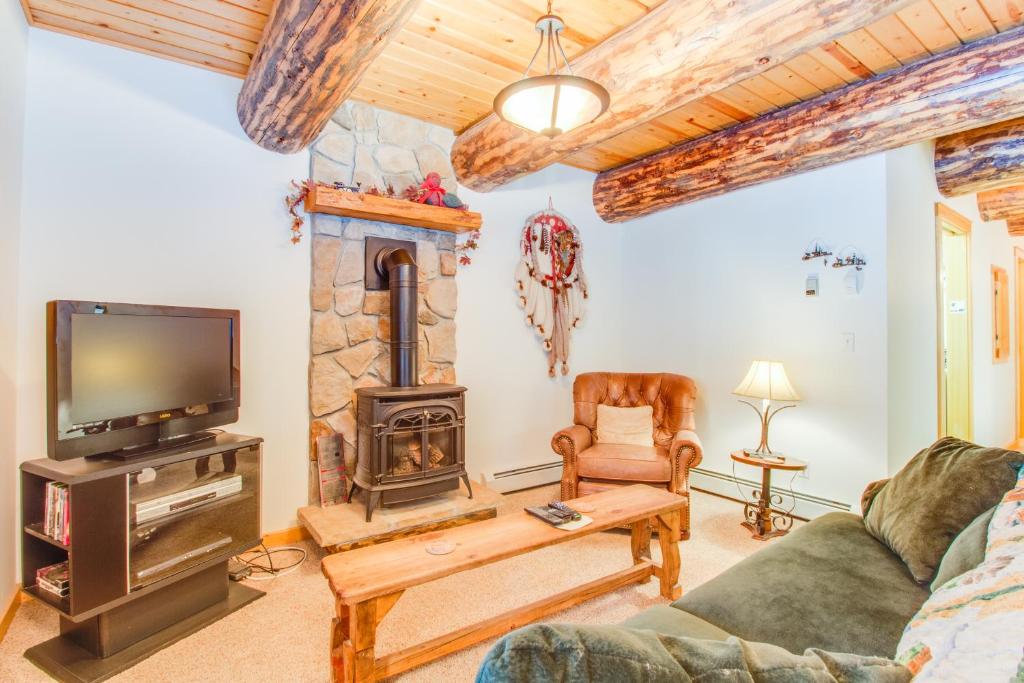 Bear Hollow Cabin - image 6