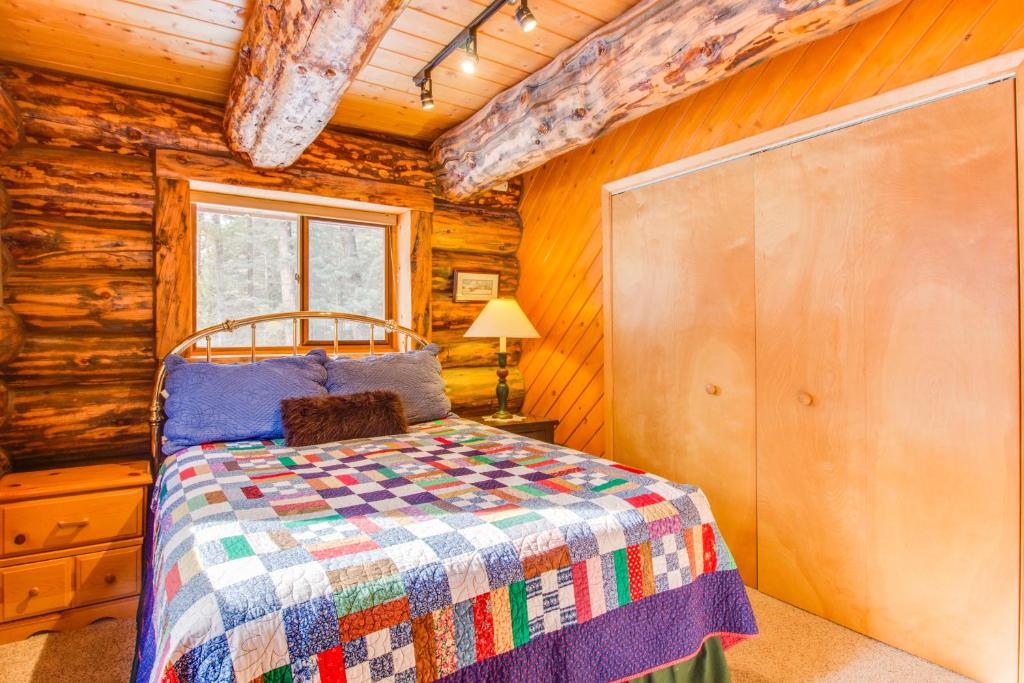 Bear Hollow Cabin - image 7