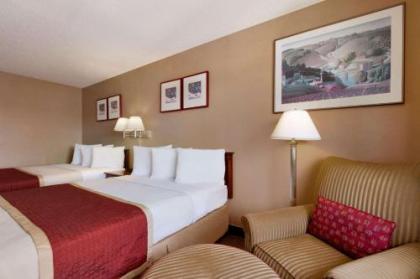 Travelodge by Wyndham Port of Tacoma WA - image 3