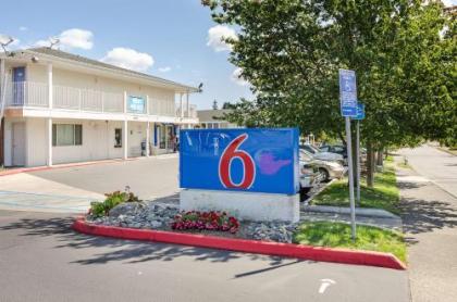 Motel 6 Tacoma South