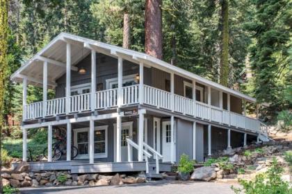 The Love Nest: Tahoe City Cabin