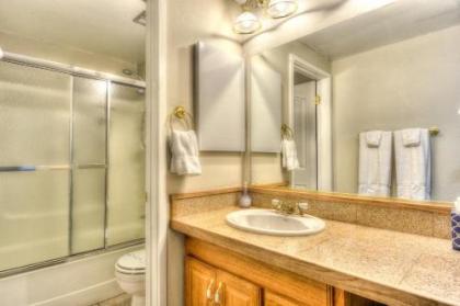 Lake Forest Villa - image 2