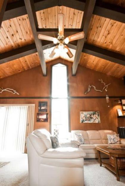 Tahoe City Condo - Walk to Beach and 9 Miles to Ski! - image 4