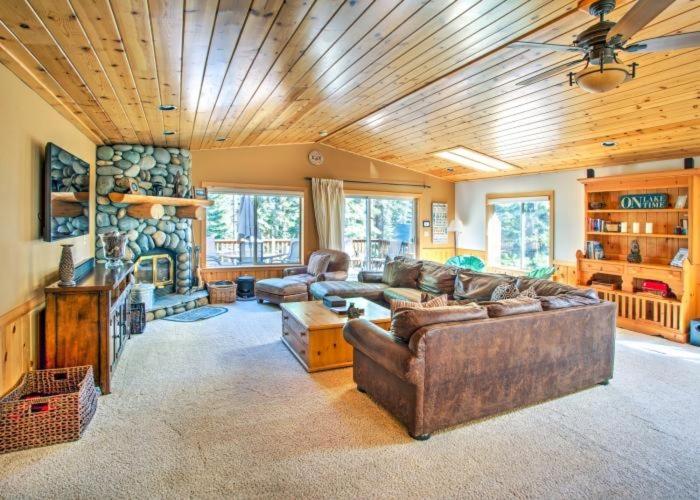 Cottonwood Place Vacation Home - main image