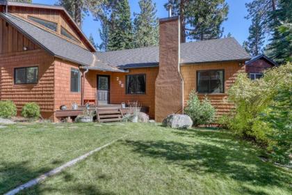 Casual and Cute Cabin Near the Lake