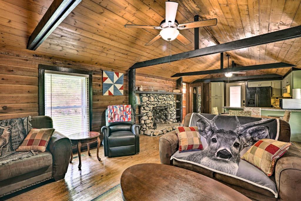 1950s Serenity Pond Cabin Peace and Quiet! - main image