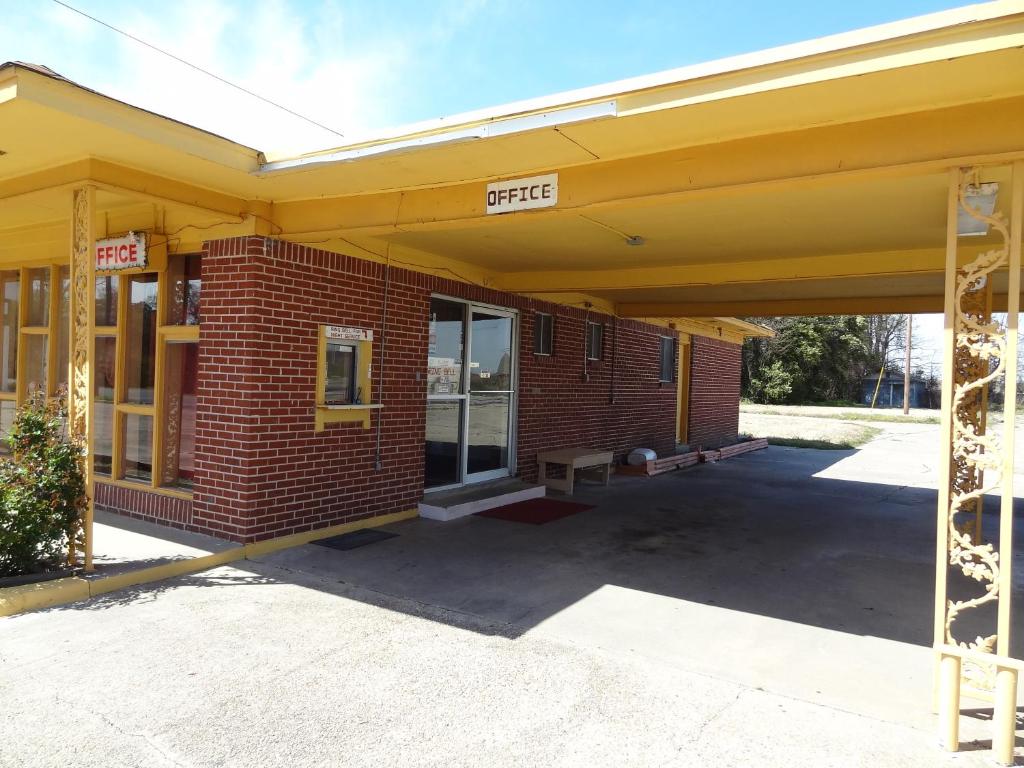 Holiday Capri Motel - main image