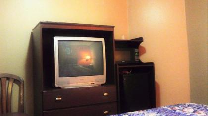 Holiday Capri Motel - image 10