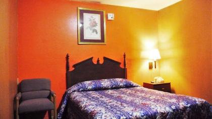 Holiday Capri Motel - image 11
