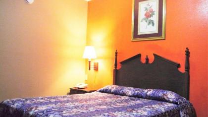 Holiday Capri Motel - image 15