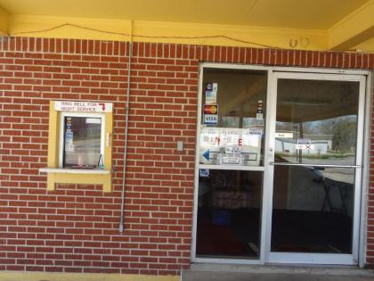 Holiday Capri Motel - image 4