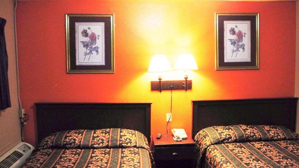 Holiday Capri Motel - image 5