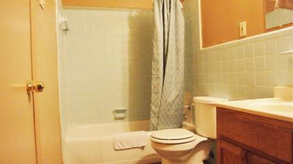 Holiday Capri Motel - image 6