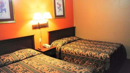 Holiday Capri Motel - image 9