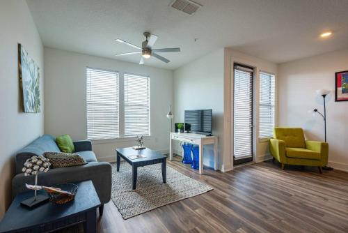 Frontdesk NoHo Flats at North Hyde Park Apts Tampa - main image