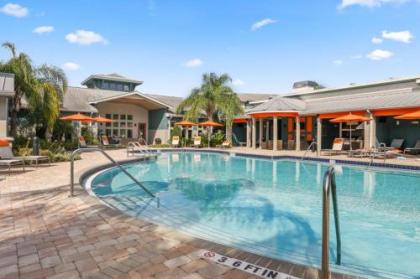 Viagem Bright & Relaxing 2BR with Pool & Gym - image 2