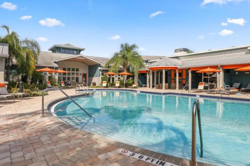 Viagem Bright & Relaxing 2BR with Pool & Gym - image 2