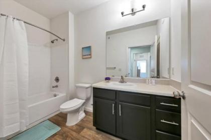 Viagem Bright & Relaxing 2BR with Pool & Gym - image 5
