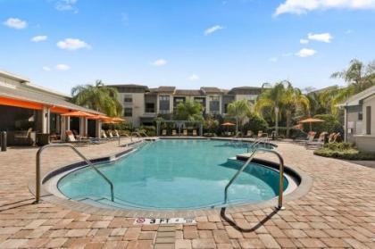 Viagem Stylish 1BR with Pool Gym & Parking - image 4