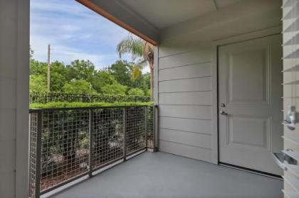 Viagem Stylish 1BR with Pool Gym & Parking - image 5