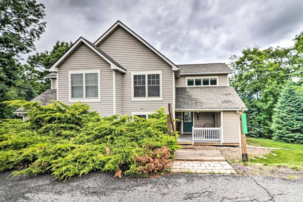 Modern Home with Mountain Views 1 Mi to Ski! - image 3