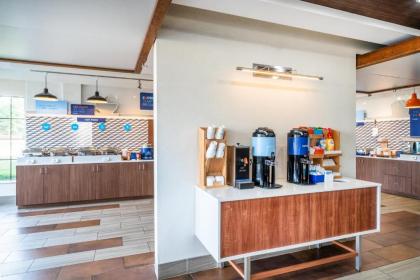 Holiday Inn Express Hotel & Suites Tappahannock an IHG Hotel - image 9