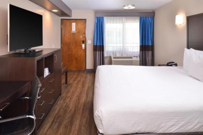Tarzana Inn - image 15