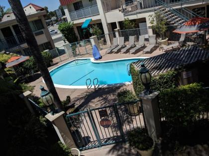 Tarzana Inn - image 3