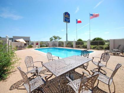 Best Western Taylor Inn - image 4