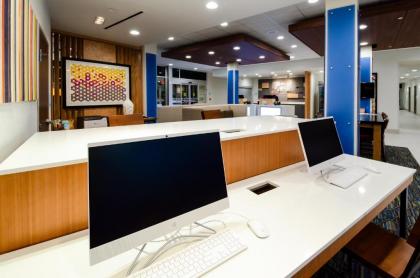 Holiday Inn Express & Suites - Taylor an IHG Hotel - image 10